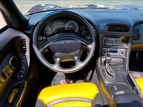 Used 1998 Chevrolet Corvette Convertible w/ Memory Pkg RWD image 10