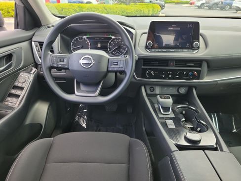 Used 2025 Nissan Rogue S AWD/4WD image 10