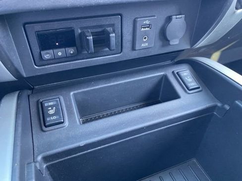 Used 2018 Nissan Titan PRO-4X image 39