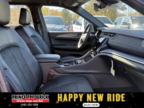 New 2025 Jeep Grand Cherokee 4WD image 16