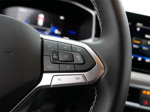 Certified 2025 Volkswagen Taos SE image 26