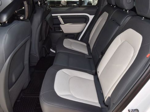 Used 2023 Land Rover Defender 110 X-Dynamic SE image 14