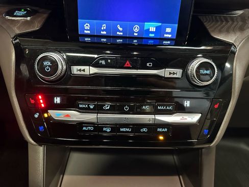 Used 2021 Ford Explorer Platinum w/ Equipment Group 601A AWD/4WD image 26