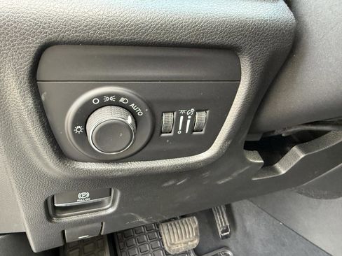 Used 2023 Jeep Grand Cherokee Altitude image 19