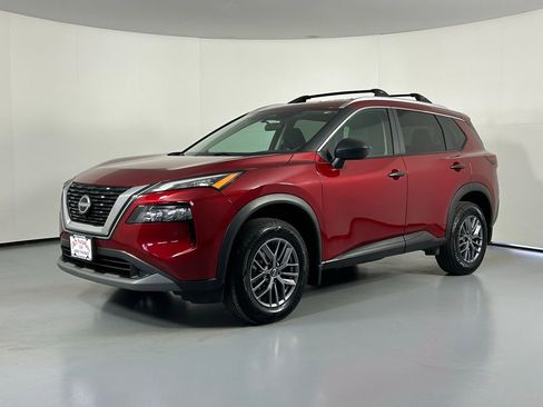 Used 2023 Nissan Rogue S image 2
