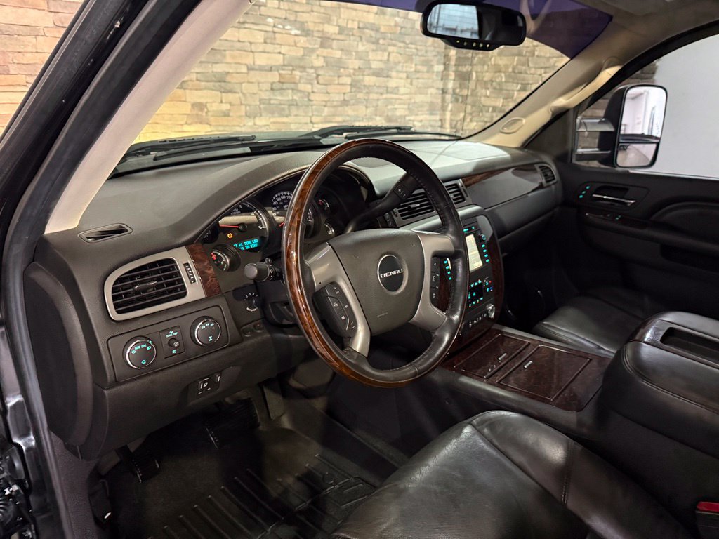 Used 2011 GMC Sierra 2500 Denali w/ Suspension Package, Off-Road AWD/4WD image 27