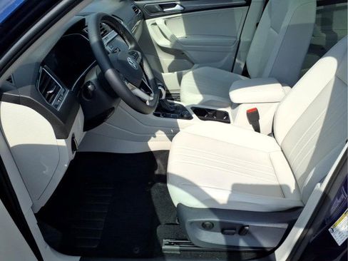 Certified 2024 Volkswagen Tiguan SE AWD/4WD image 16