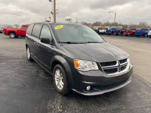 Used 2018 Dodge Grand Caravan SXT image 3
