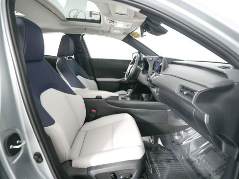 Certified 2025 Lexus UX 300h FWD image 19