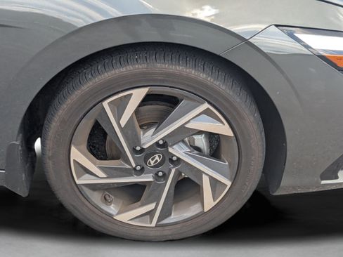 New 2025 Hyundai Elantra SEL image 11