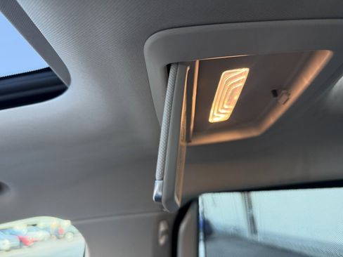 Used 2018 BMW 740e xDrive image 40