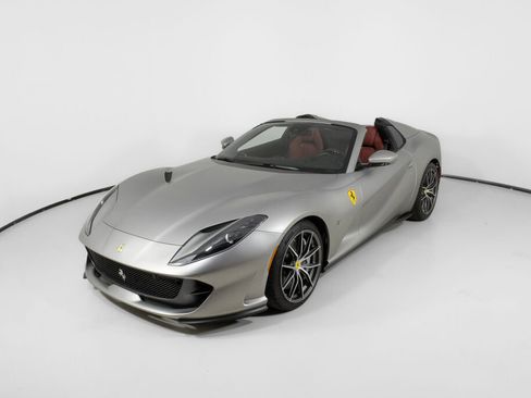 Used 2022 Ferrari 812 GTS image 2