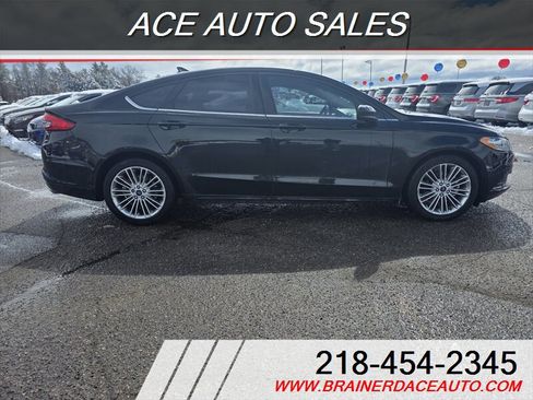 Used 2017 Ford Fusion SE image 6