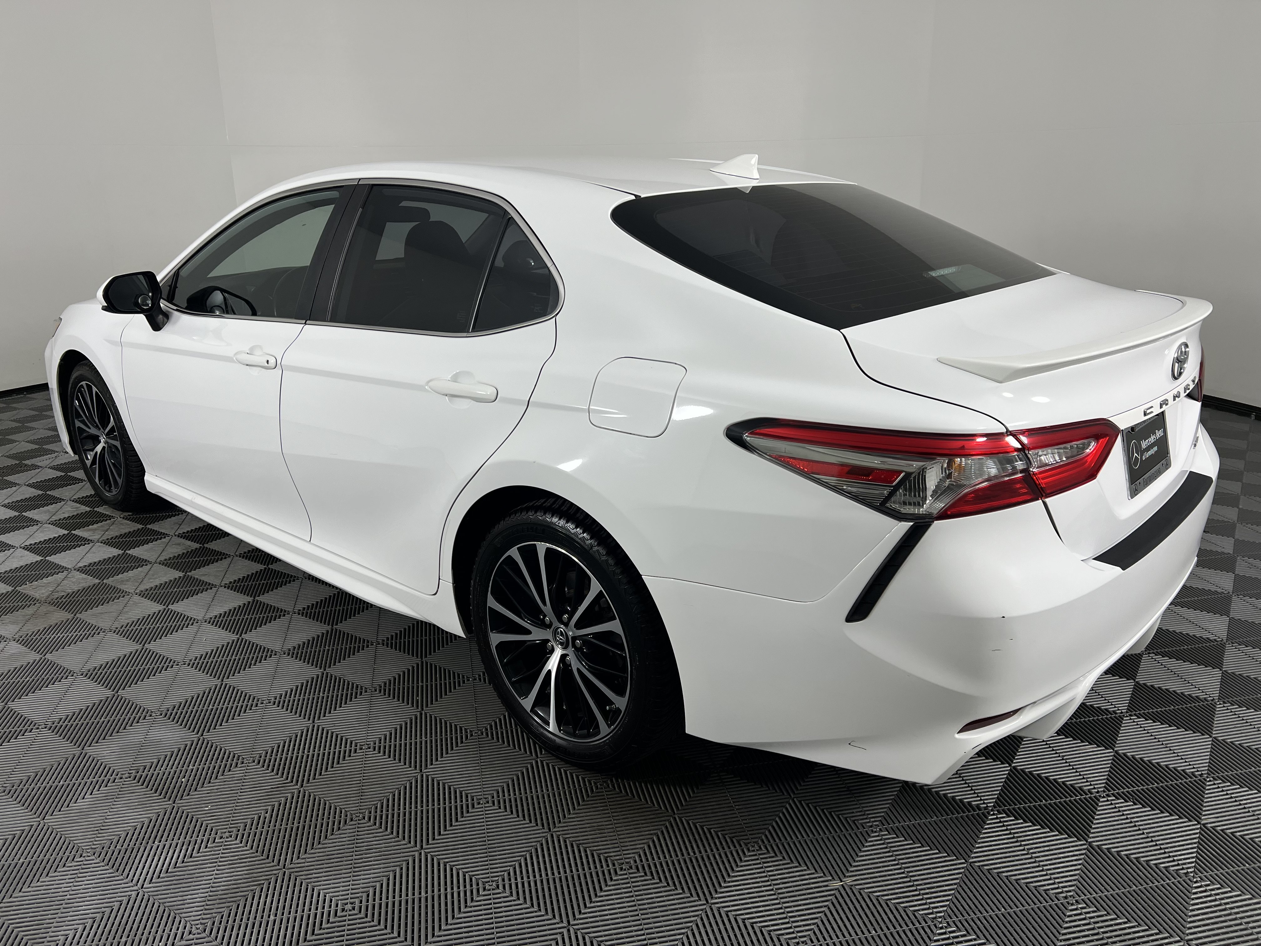 Used 2019 Toyota Camry SE FWD image 10