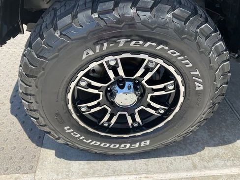 Used 2015 Toyota Tacoma PreRunner w/ TRD Sport Package RWD image 11