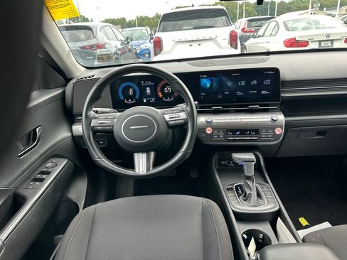 Used 2025 Hyundai Kona SEL FWD image 12