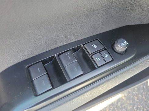 Used 2025 Toyota Camry SE FWD image 15