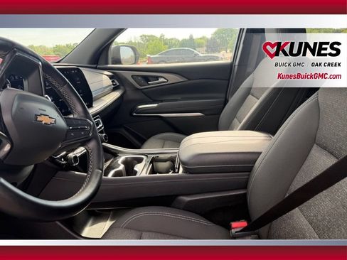 Used 2024 Chevrolet Traverse LT FWD image 10