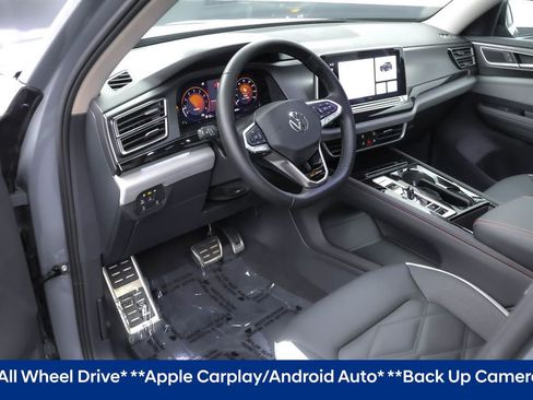 Used 2025 Volkswagen Atlas Peak Edition SE image 4