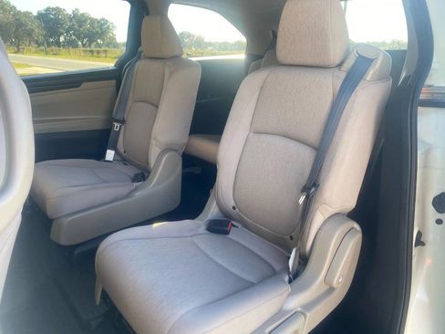 Used 2018 Honda Odyssey LX image 9