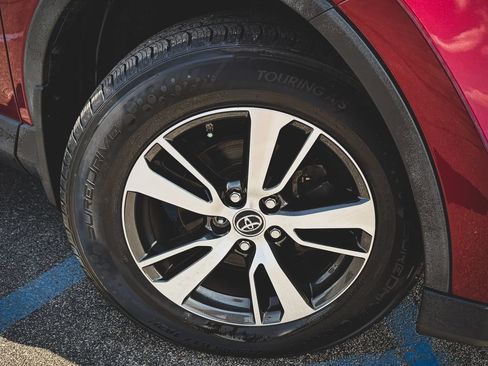 Used 2018 Toyota RAV4 XLE w/ Plus Extra Value Package AWD/4WD image 27