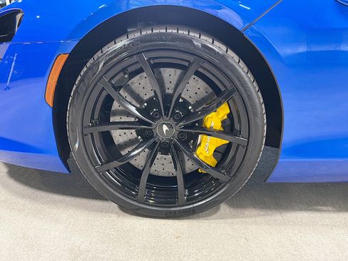 Used 2024 McLaren Artura RWD image 36