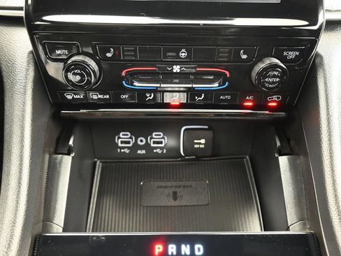Used 2025 Jeep Grand Cherokee L Altitude AWD/4WD image 24