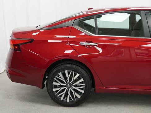 Used 2023 Nissan Altima 2.5 SV w/ SV Premium Package image 10