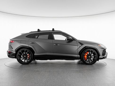 Used 2022 Lamborghini Urus AWD/4WD image 6