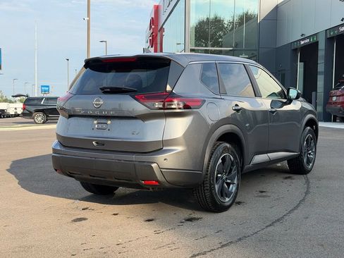 Used 2024 Nissan Rogue SV FWD image 5