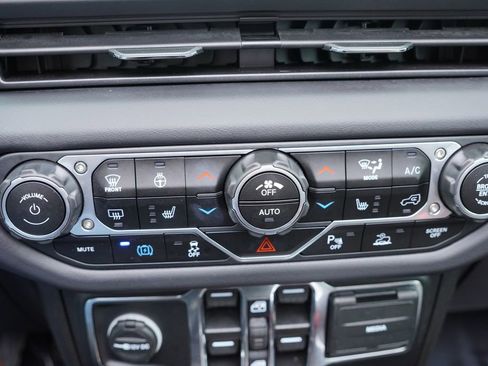 Certified 2025 Jeep Wrangler Sahara 4xe w/ Safety Group image 28