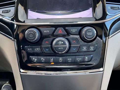 Used 2022 Jeep Grand Cherokee Limited w/ Trailer Tow Group IV image 19