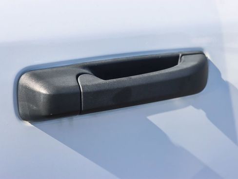 Used 2022 RAM 2500 Tradesman w/ Chrome Appearance Group image 13