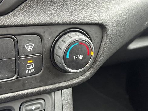 Used 2020 GMC Terrain SLE w/ Elevation Edition image 30