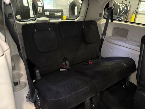 Used 2012 Dodge Grand Caravan Crew FWD image 15