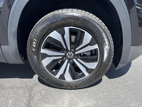 Used 2024 Volkswagen Atlas SE AWD/4WD image 9