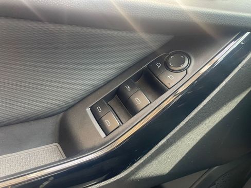 Used 2025 Chevrolet Equinox LT image 18