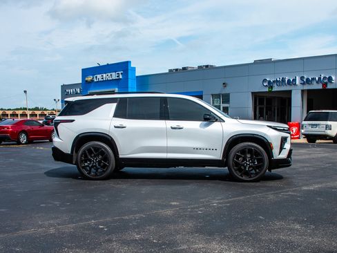 Used 2024 Chevrolet Traverse RS w/ LPO, Floor Liner Package image 10