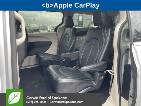 Used 2024 Chrysler Pacifica Touring-L image 11