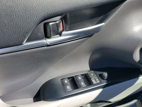 Used 2019 Toyota Camry XLE image 43