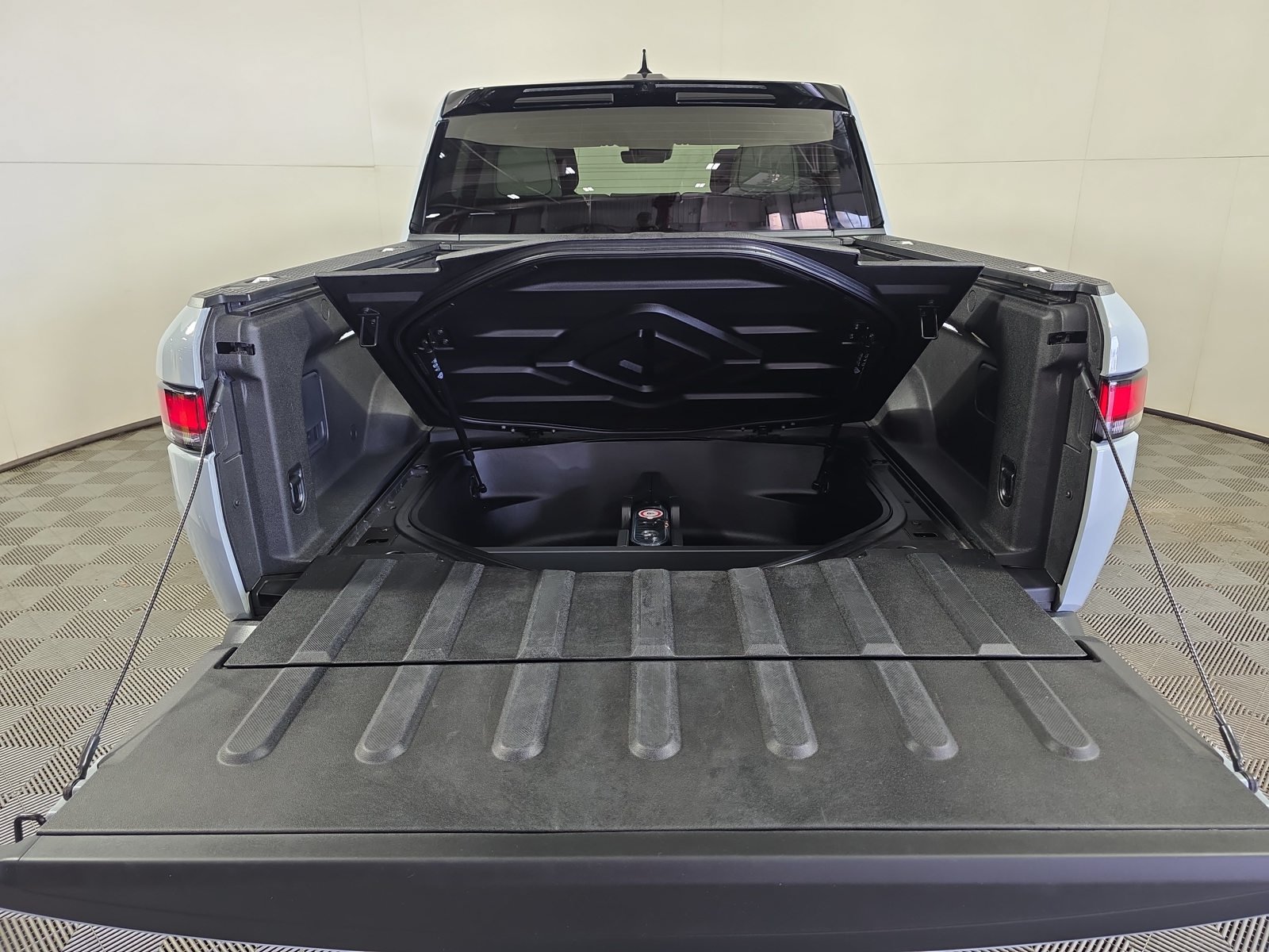 Used 2023 Rivian R1T Launch Edition AWD/4WD image 15