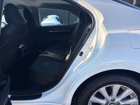 Used 2018 Toyota Camry LE image 18