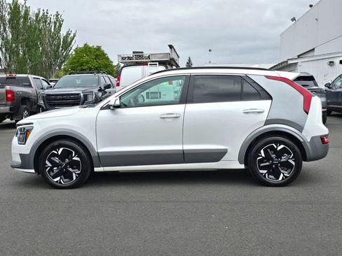 Certified 2024 Kia Niro Wave w/ Wave Preserve Package FWD image 2