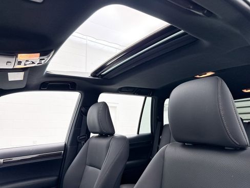 Used 2023 Lexus GX 460 Premium w/ Premium Package image 3