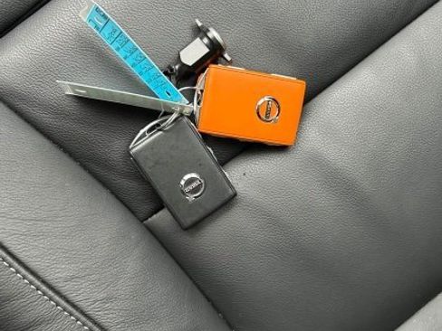 Used 2023 Volvo XC40 B5 Plus w/ Protection Package Premier image 8