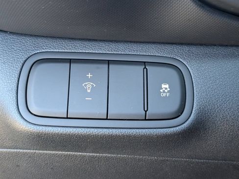 Used 2023 Hyundai Venue SE w/ Cargo Package FWD image 22