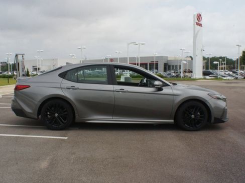 Used 2025 Toyota Camry SE FWD image 20