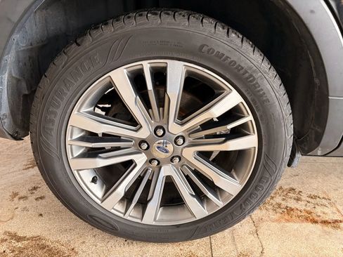 Used 2017 Ford Explorer Platinum image 44