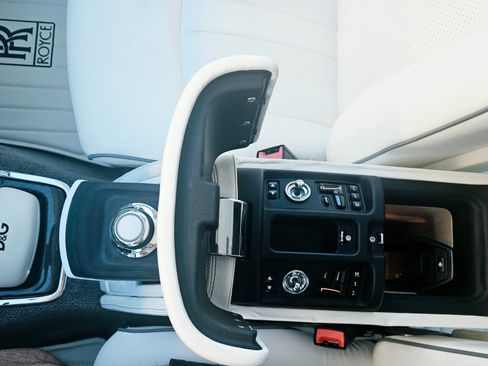Used 2007 Rolls-Royce Phantom Sedan RWD image 16
