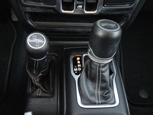 Used 2020 Jeep Wrangler Unlimited Sahara image 15